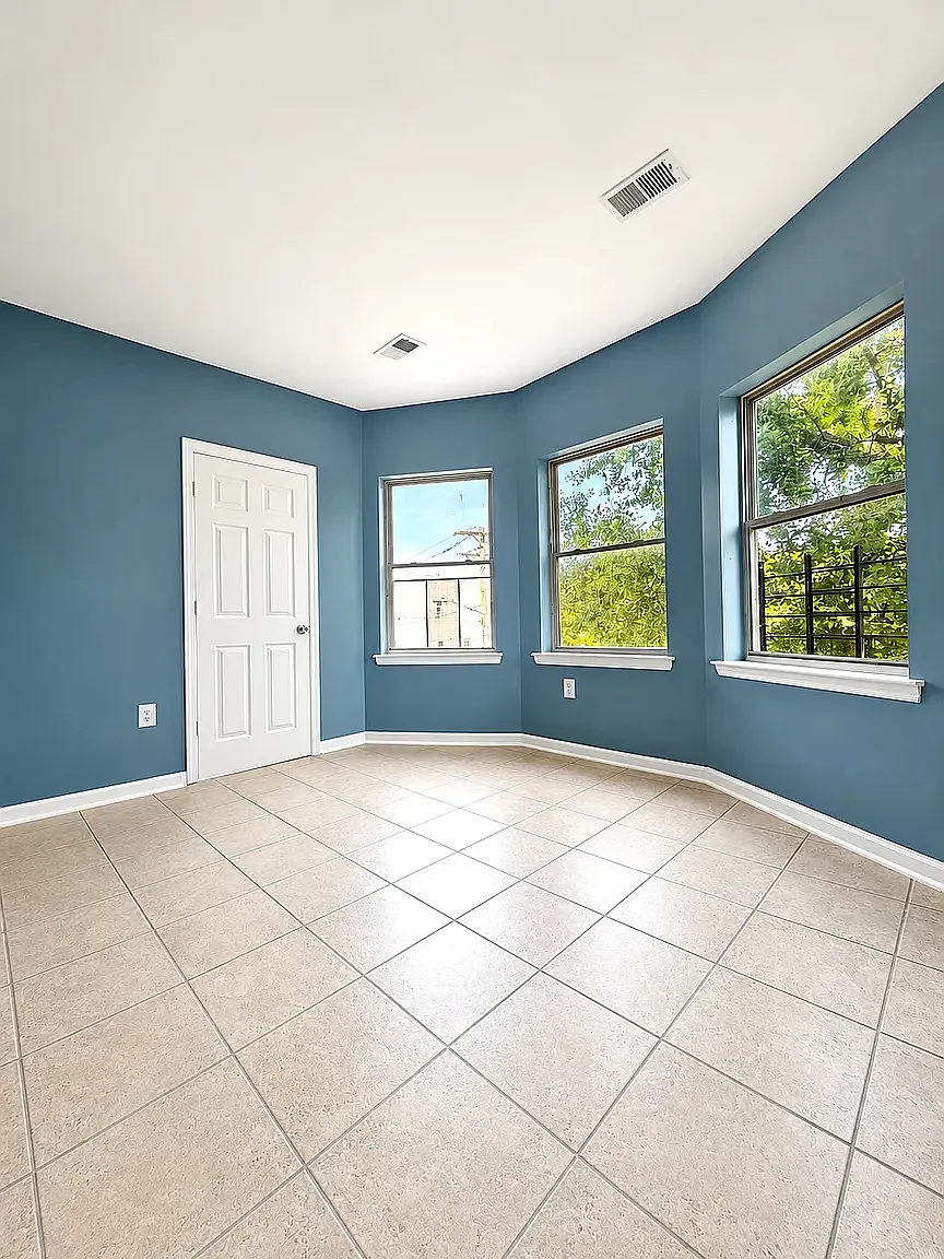 3 bed, $2,000 — Photo 4