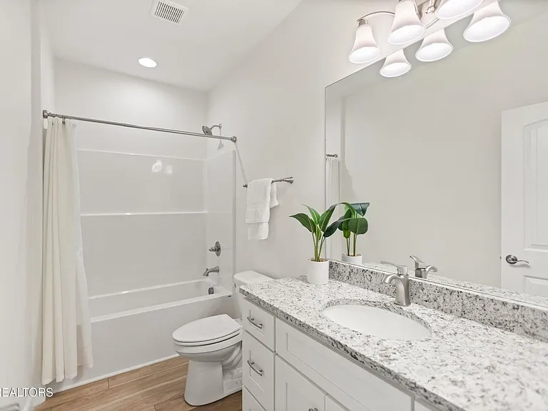 1402 Summer Meadow Dr — Photo 20