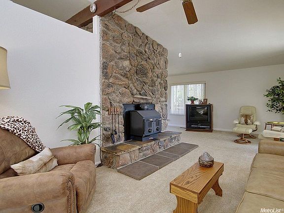 3rd image of 2745 Holly Hills Ln
