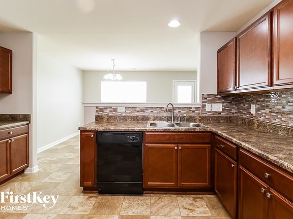 5th image of 4716 Tuliptree Dr