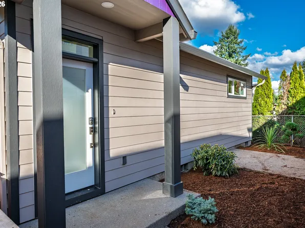 6235 SE Knapp St #B, Portland, OR 97206