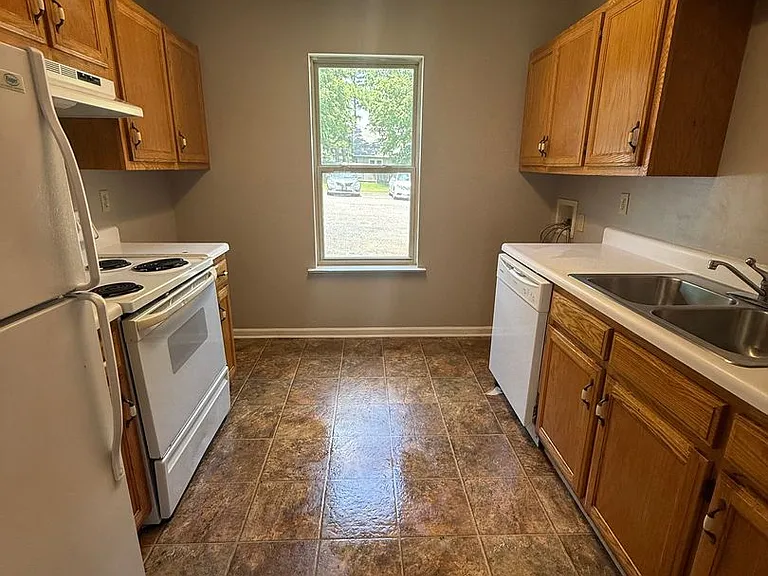 154 W Peach St — Photo 5