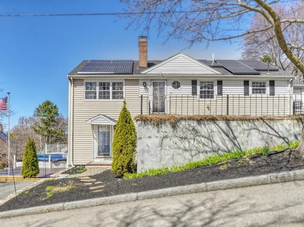 32 Willard St, Melrose, MA 02176