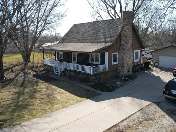 310 Maple Ln, Walker, IA 52352