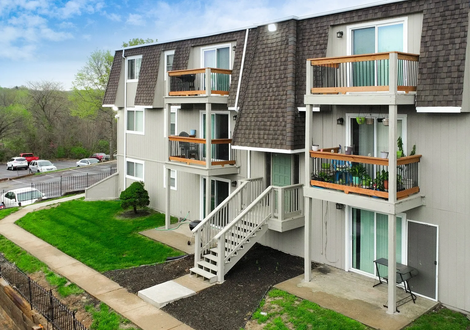 Skyline Apartments — Photo 1