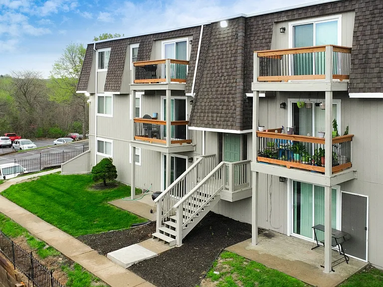 Skyline Apartments — Photo 1