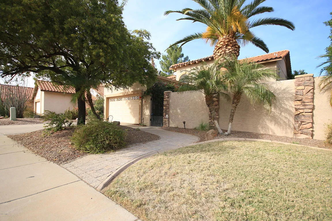 4 bed, 2.5 bath, 2380 sqft, $2,999 — Photo 2