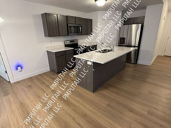 5th image of 696 N Butte Ln