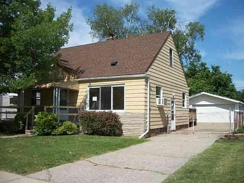 3rd image of 25584 Mackinac St