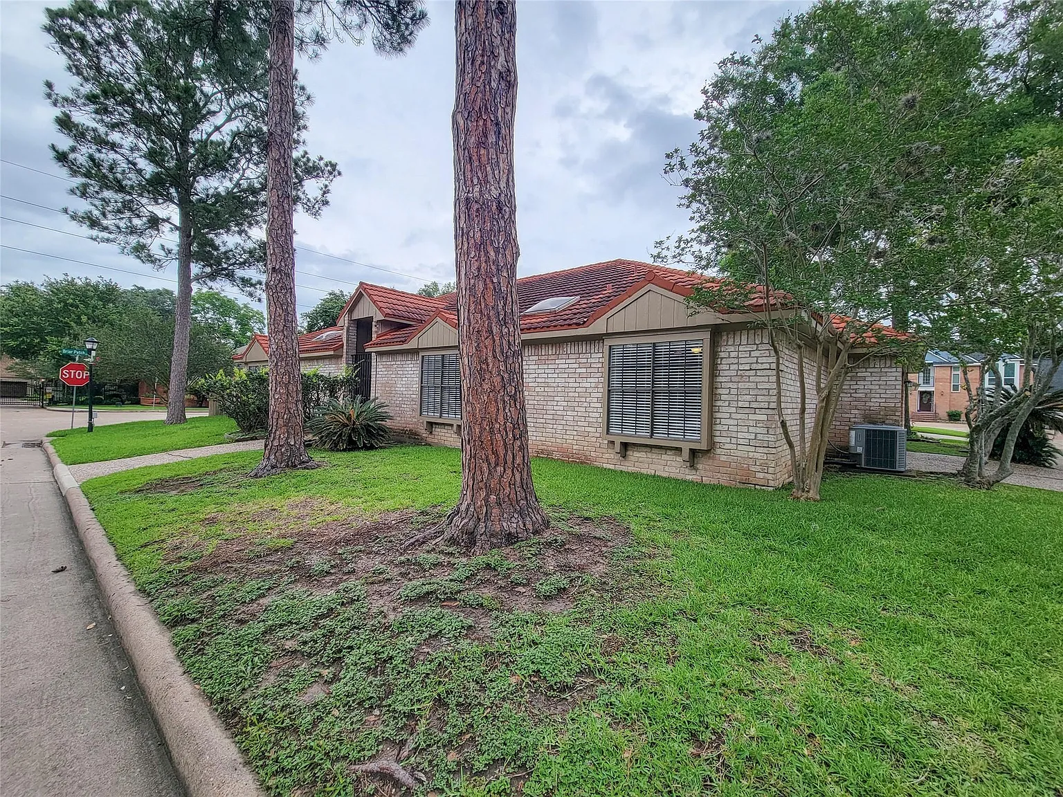 3 bed, 2.0 bath, 2036 sqft, $2,500 — Photo 4