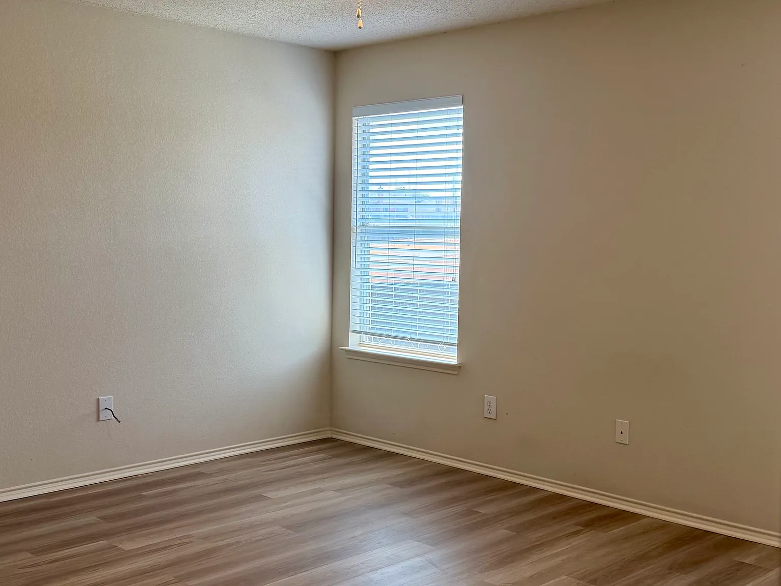 3 bed, 1657 sqft, $2,099 — Photo 2