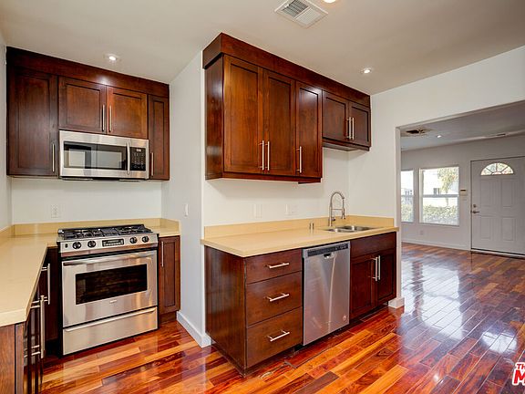 5th image of 932 S Shenandoah St #5