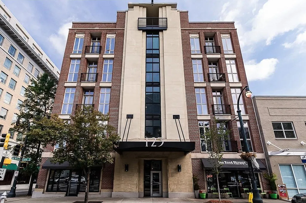 1 bed, 1.0 bath, 1332 sqft, $1,950 — Photo 1