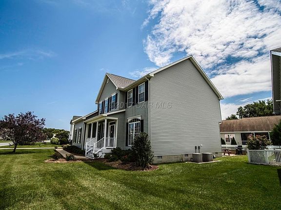 Side house/Side Yard