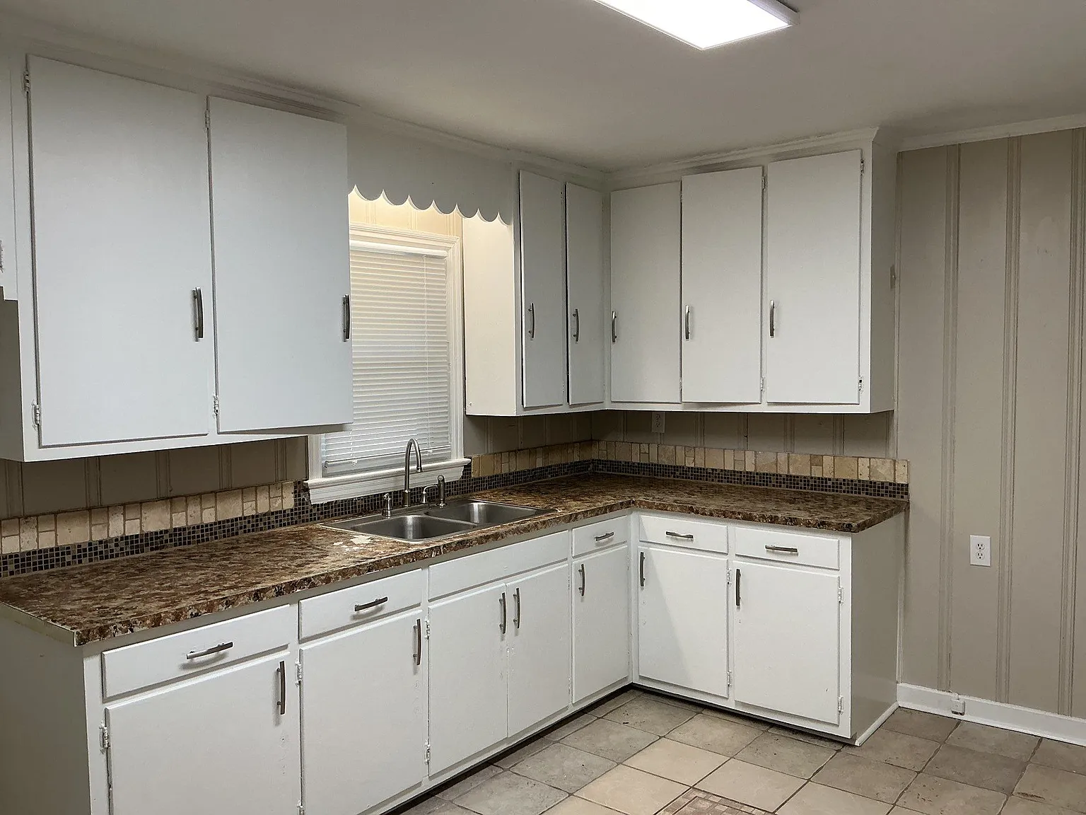 3 bed, 1266 sqft, $1,300 — Photo 2