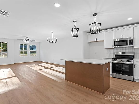 4th image of 2909 New Pineola Rd #102