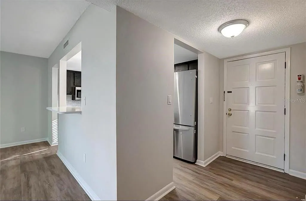 2 bed, 2.0 bath, 1044 sqft, $1,300 — Photo 4