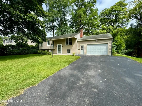 93 Hewitt Street, Amsterdam, NY 12010