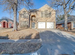 519 Deerwood Dr, Burleson, TX 76028