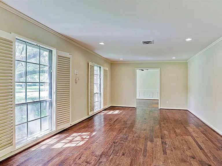 10626 Fairlane Dr — Photo 4