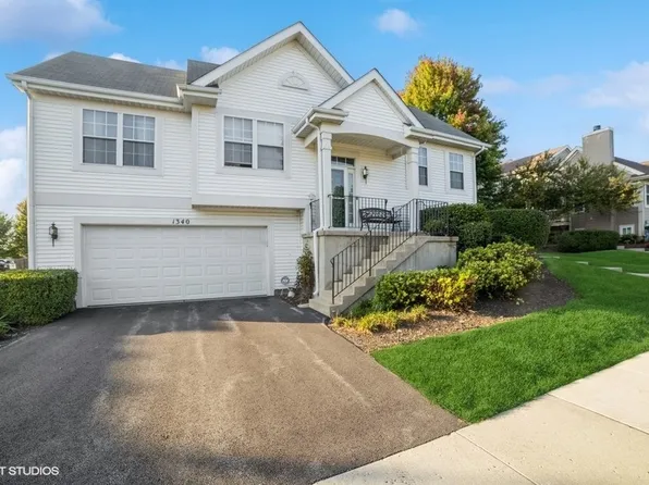 1340 Shamrock Ln #1230, Hampshire, IL 60140