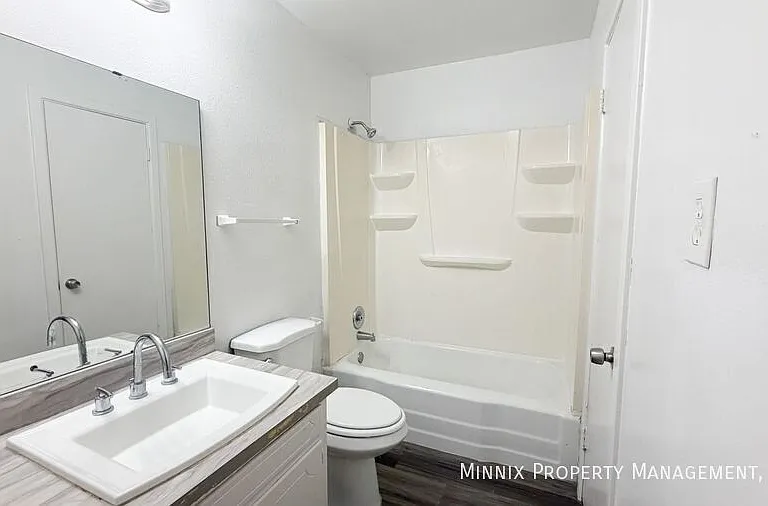 2010 Avenue S #7 — Photo 11