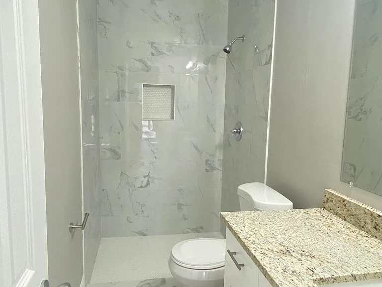 175 SE 27th Pl — Photo 5