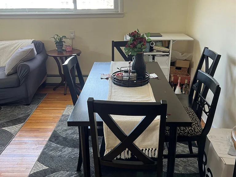 644 E Olive St #UPPER — Photo 4