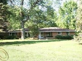 5390 W Doherty St, West Bloomfield, MI 48323