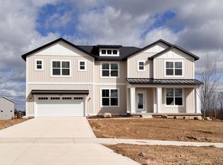 8254 Eagle Peak Dr, Jenison, MI 49428