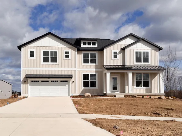 8254 Eagle Peak Dr, Jenison, MI 49428