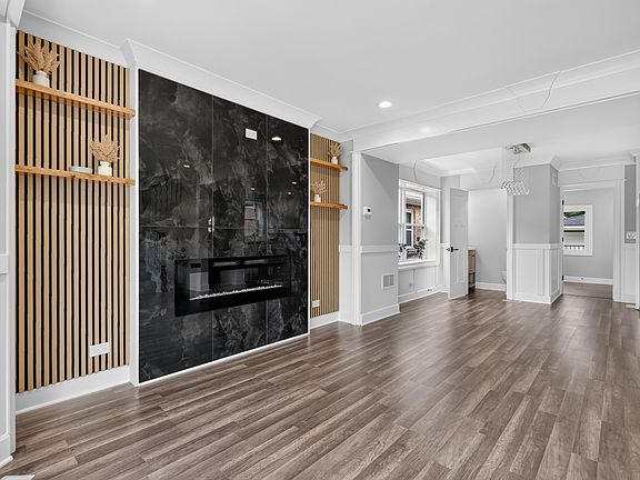 3rd image of 452 W 104th St