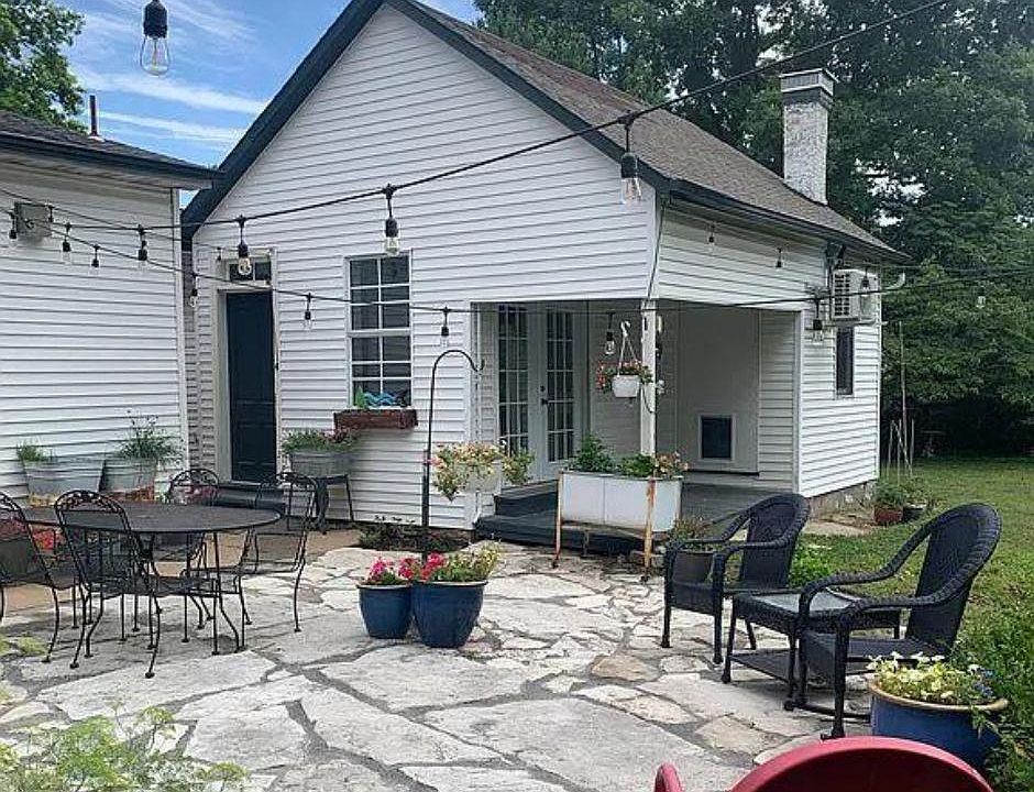 2nd image of 620 N Metter Ave