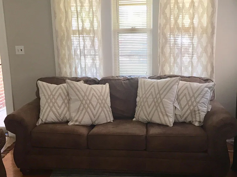 117 Clarendon Cir — Photo 2