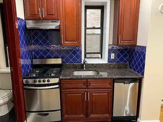 Rented by Batra Group Inc | media 19