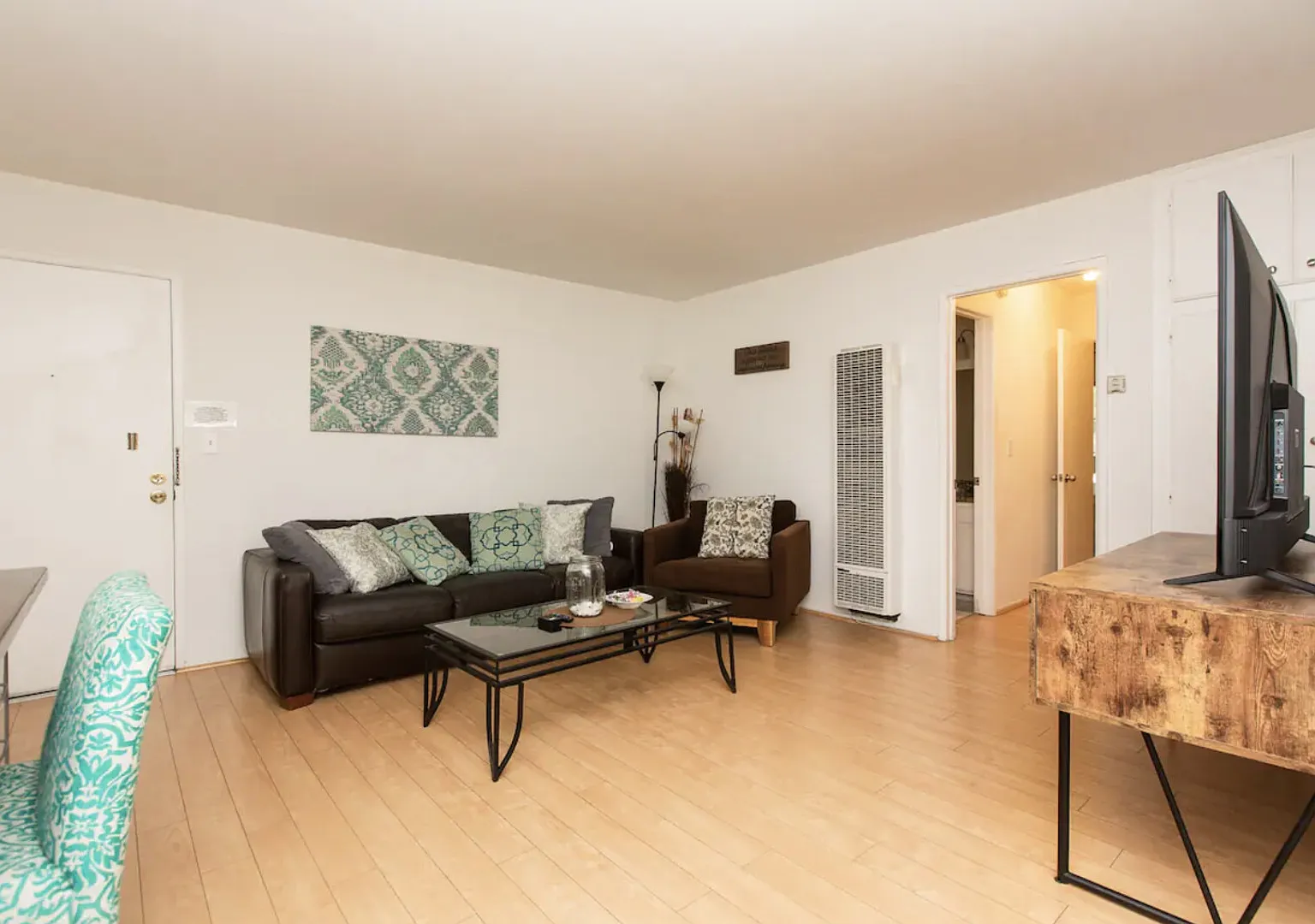 Comfy, Spacious 2 Bedroom Flat in Central West Hollywood — Photo 3