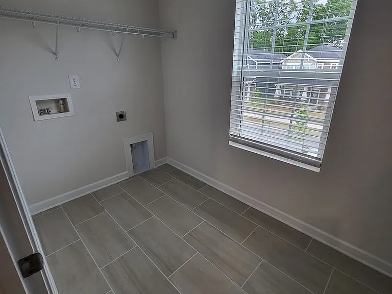 465 Cranford Dr — Photo 14