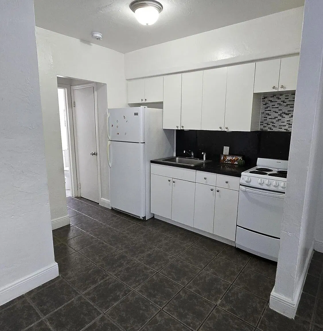1 bed, 1.0 bath, 500 sqft, $1,400 — Photo 4