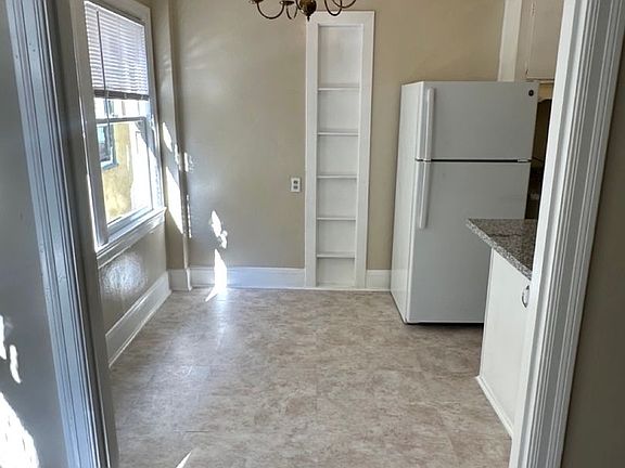 5th image of 595 Merritt Ave #3