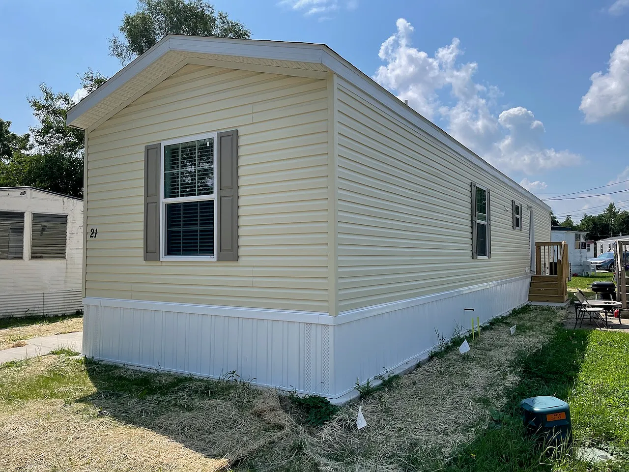 Circle Mobile Home Park - Unit 21 — Photo 2