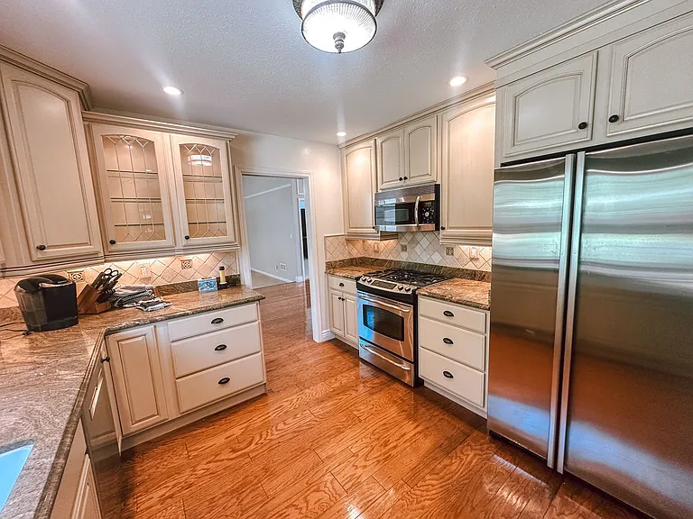 870 Saturn Way — Photo 17