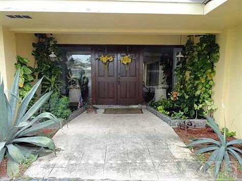 2nd image of 421 N Country Club Dr