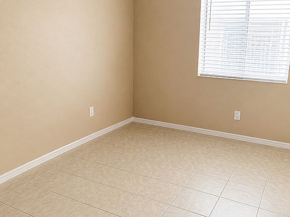 3rd image of 445 E Fort Lowell Rd APT 9