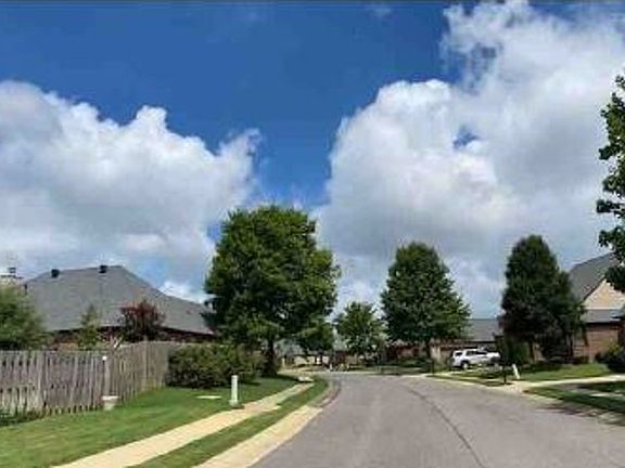 Exterior Neighborhood (street photo)