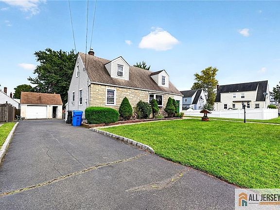 4th image of 12 Cornell St