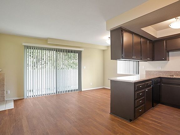 5th image of 3974 Moore St APT 206