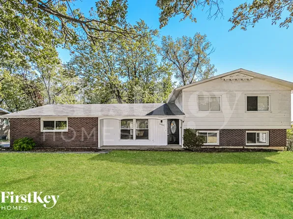 6680 Foxshire Dr, Florissant, MO 63033