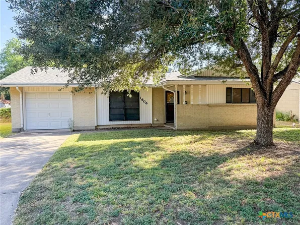 1606 Seguin Ave, Victoria, TX 77901