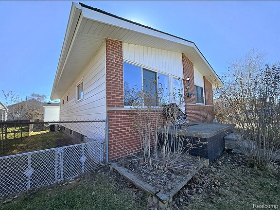 4th image of 16830 S Stephens Dr