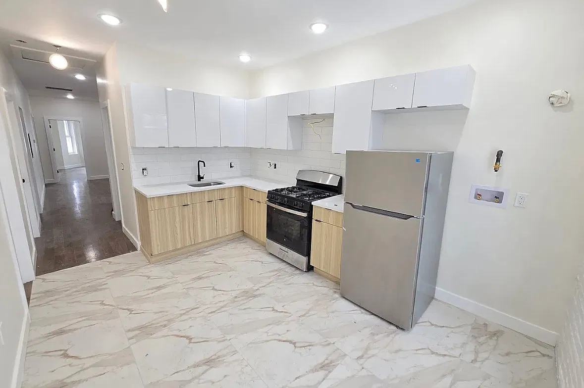 3 bed, $2,500 — Photo 1